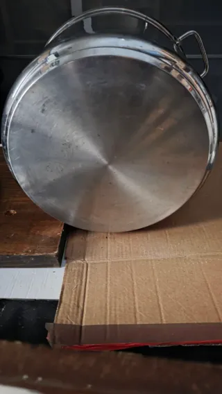 Olla grande de acero inoxidable con tapa