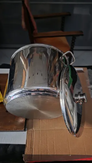 Olla grande de acero inoxidable con tapa