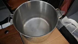 Olla grande de acero inoxidable con tapa