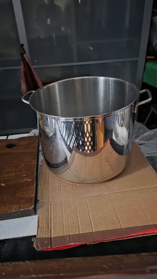 Olla grande de acero inoxidable con tapa