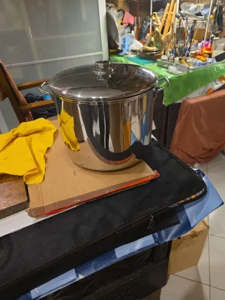 Olla grande de acero inoxidable con tapa