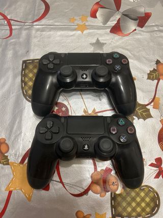 PS4 1TB + 2 Giochi + 2 Controller
