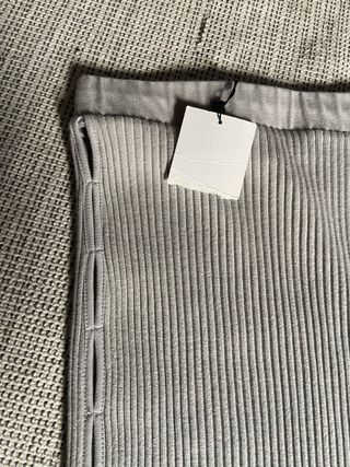 Falda larga Zara gris acanalada