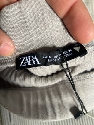 Falda larga Zara gris acanalada