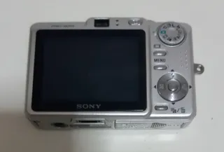 Cámara Sony Cyber-shot plateada