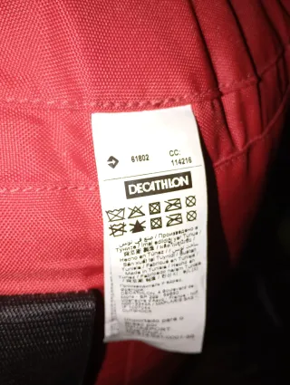 Saco de boxeo y guantes