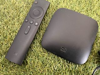Xiaomi Mi Box + Mando + Cargador