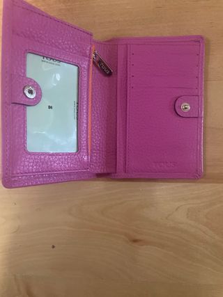 Cartera de piel rosa de la marca tous