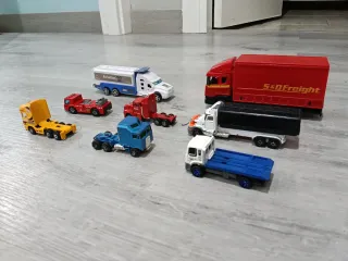Lote 7 camiones de juguete
