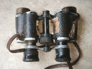 Prismáticos antiguos con estuche de cuero