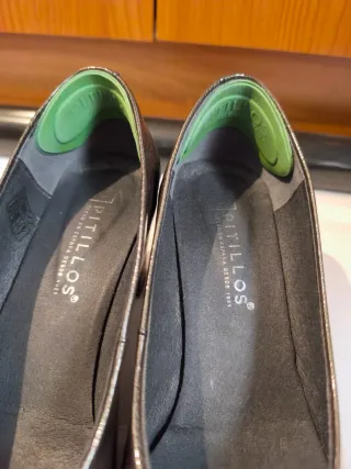 Zapatos de tacón grises