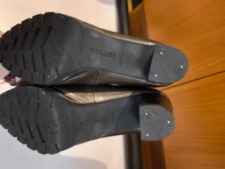 Zapatos de tacón grises