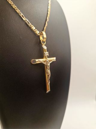 COLGANTE CRUZ CON CRISTO ORO DE 18K