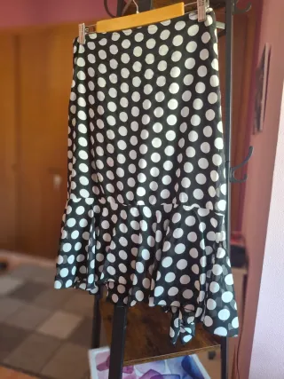 Falda lunares blanco y negro