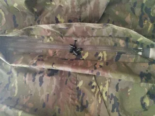 Chaqueta Impermeable Pixelado Boscoso Talla M