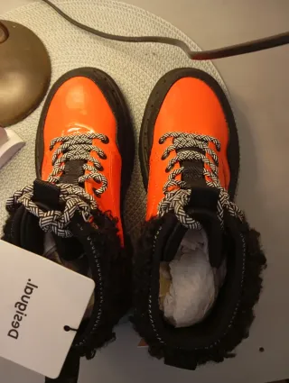 Botines Desigual Naranja y Negro