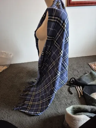 Grandes bufandas unisex a precio pequeño.