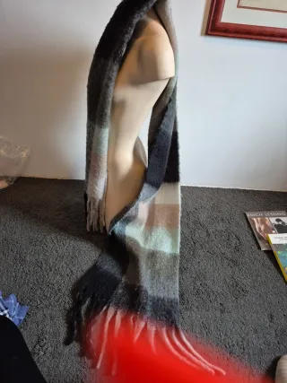 Grandes bufandas unisex a precio pequeño.