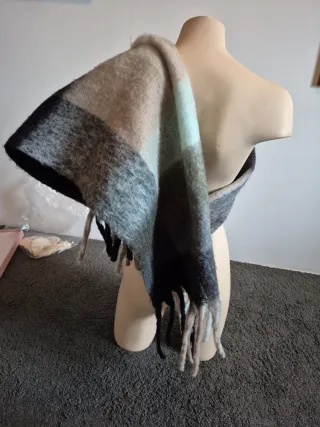 Grandes bufandas unisex a precio pequeño.