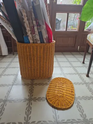 Cesto de mimbre con tapa