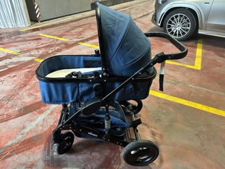 Carrito de bebé azul