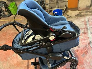 Carrito de bebé azul