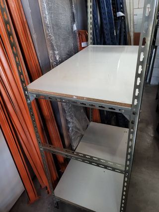 ESTANTERÍA METÁLICA