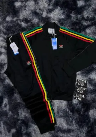 Conjunto Adidas Negro con Rayas Rasta