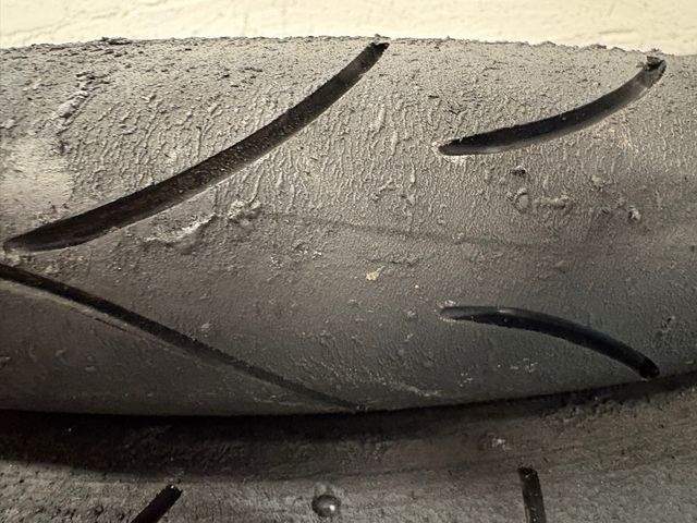 Neumático slick rayado moto 3