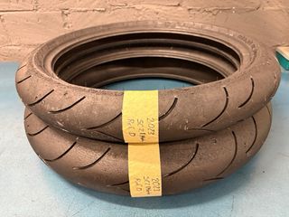 Neumático slick rayado moto 3