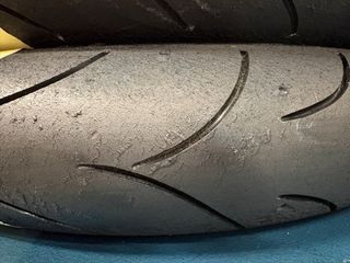 Neumático slick rayado moto 3