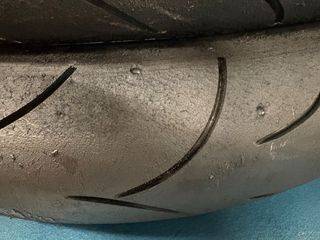 Neumático slick rayado moto 3