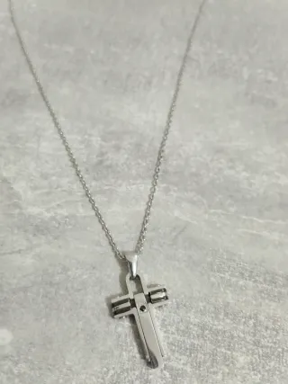 Collana da uomo con ciondolo a croce