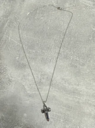 Collana da uomo con ciondolo a croce