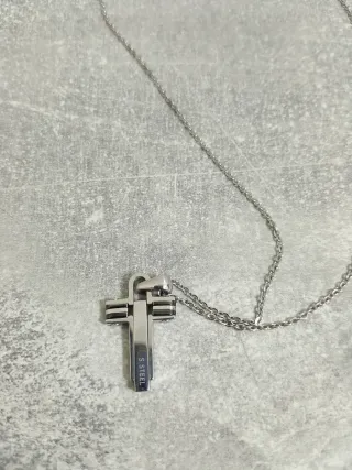 Collana da uomo con ciondolo a croce