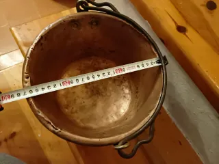 Antico calderone di rame