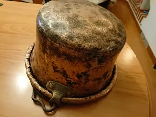 Antico calderone di rame