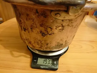 Antico calderone di rame