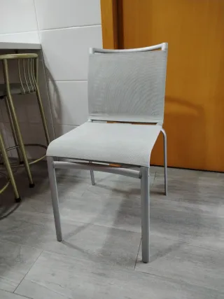 4 Sillas comedor tela y metal