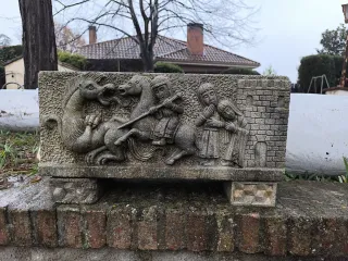 Jardineras de piedra grabadas en muy buen estado