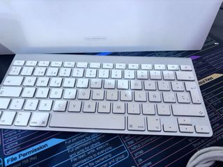 MacBook Pro 2018 i7 32GB RAM 1TB SSD + extras