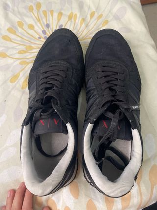 Zapatillas Armani Exchange Negras y Rojas