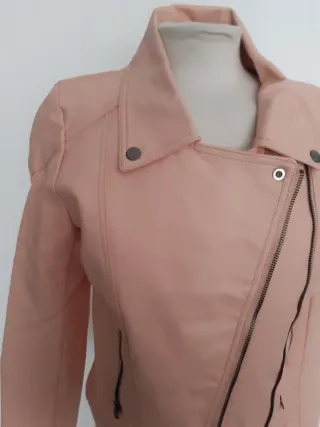 Chaqueta efecto piel sintética rosa