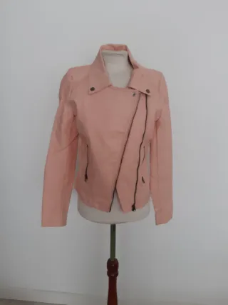 Chaqueta efecto piel sintética rosa
