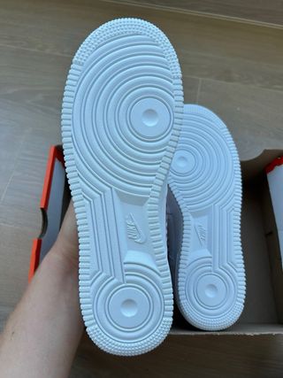 Nike Air Force 1 '07 Essential Rojo/Blanco