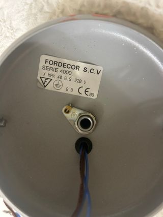 Apliques Fordecor de pared cristal y metal gris.