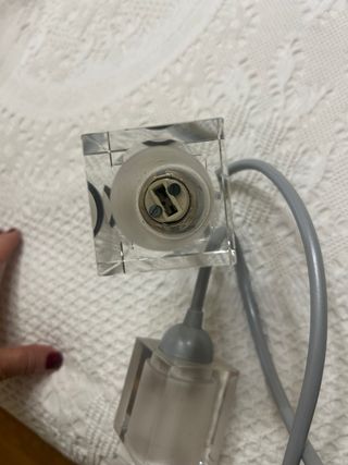 Apliques Fordecor de pared cristal y metal gris.