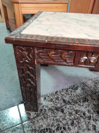 Mesita auxiliar vintage madera con mármol rosa