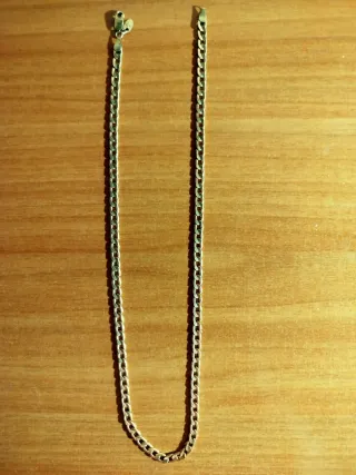 Cadena dorada estilo cubano