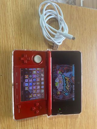 Nintendo 3DS rossa con giochi